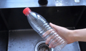 Đặt chai nhựa vào bồn rửa bát, công dụng tuyệt vời giải quyết vấn đề nhà nào cũng cần, tiếc là giờ mới biết