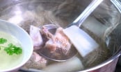 Hầm xương cho muối trước hay sau mới đúng: Đầu bếp chỉ cách nêm gia vị chuẩn giúp nước dùng trong vắt, ngọt lừ