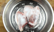 Thịt lấy từ ngăn đá đông cứng như gạch, cho vài giọt này vào 5 phút là thịt mềm, tươi ngon như mới