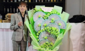 Hồ Văn Cường được fan hâm mộ tặng bó hoa tiền 120 triệu đồng