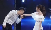 Việt Anh công khai hôn tay Quỳnh Nga ngay trên sóng truyền hình khiến dân tình thích thú