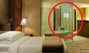 Phòng tắm khách sạn nào cũng lắp kính trong suốt, khách vào đỏ mặt nhưng dùng rất lợi