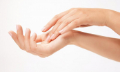 5 thói quen tai hại có thể làm da tay khô không khốc nhất là mùa hanh khô