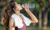 Khi uống nước, cần tránh làm 10 điều này, nếu không uống vào toàn vi khuẩn, hại sức khỏe