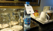 Khi đến khách sạn, vì sao không nên uống nước trong phòng? Nguyên nhân khó ai ngờ