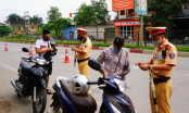 Người dân đi xe máy không vi phạm luật, CSGT có được dừng xe để kiểm tra không?