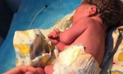 Phẫn nộ: Bé trai mới sinh bị mẹ nhẫn tâm vứt vào thùng rác