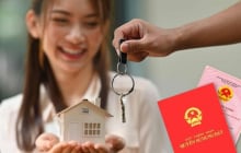 Sang tên Sổ đỏ cho con: Cha mẹ nên để thừa kế hay cho/tặng là tốt nhất?