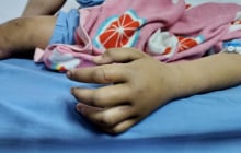 Hà Nội: Bé gái 4 tuổi tử vong sau khi bị cha dượng và mẹ ruột bạo hành trong phòng trọ