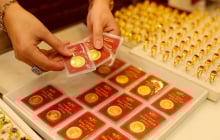 Giá vàng hôm nay 24/5: Tăng vọt gần 3.360 USD/ounce, nhà đầu tư đổ xô tìm nơi trú ẩn