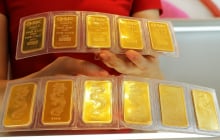Giá vàng hôm nay 26/5: Ổn định trong nước, thế giới neo cao trên 3.300 USD/ounce