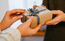 Cổ nhân răn dạy 'Nhận ba lễ vật, nhà tan người mất': Đó là 3 thứ gì?