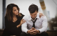 3 thời điểm bạn không nên để người đàn ông của bạn một mình