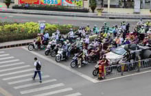 Xe máy dừng đèn đỏ vẫn bị phạt đến 14 triệu đồng nếu vi phạm lỗi nhiều người hay chủ quan này