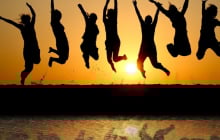 Người xưa dặn muốn giàu sang đừng tới 2 nơi đừng gần 3 người, đó là nơi nào, người nào?