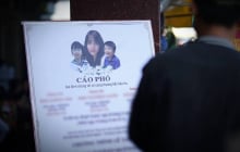 Tang lễ nghẹn lòng của 3 mẹ con vụ cháy quán bún ốc: Người thân bật khóc, quỵ ngã bên di ảnh