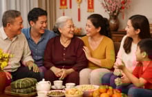 Cuối năm nhìn cách gia đình nói chuyện: biết ngay tổ tiên còn phù hộ hay phúc đã rời đi