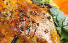 Quả rừng Tây Bắc từng chín rụng không ai nhặt, nay thành đặc sản lạ miệng giá 300.000 đồng/kg