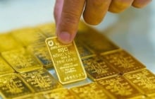 Giá vàng hôm nay 25/12: SJC lập đỉnh mới, nhẫn vàng sắp chạm 160,5 triệu/lượng