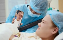 Trường Giang bật khóc xin lỗi vợ