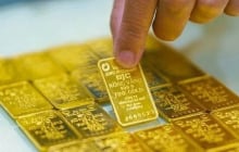 Giá vàng hôm nay 19/2: Vàng thế giới tăng vọt, lập đỉnh mới?