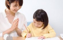 Chuyên gia tâm lý cảnh báo: Khen trẻ “thông minh” có thể vô tình làm giảm sự tự tin