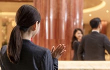 Lễ tân khách sạn phải báo 'hết phòng' khi thấy cặp đôi tới hỏi vào đêm khuya: Lý do là gì?