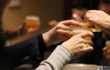 Tuổi 50 không nên tham dự những bữa tiệc rỗng tuếch và đầy giả tạo – Lời khuyên vàng cho người trưởng thành