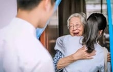 Ngay cả khi về già, hãy hiểu “Luật Quạ” dù mối quan hệ với con cái có tốt đẹp đến đâu