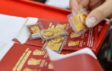 Giá vàng 17/4 giảm mạnh: Vàng nhẫn và SJC lao dốc, mất bao nhiêu tiền mỗi lượng?