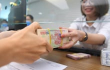 Gửi tiết kiệm mang tiền trực tiếp ra ngân hàng là dại: Làm cách này dù ít cũng hưởng lãi cao