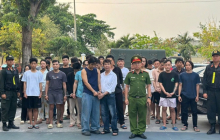 Ca sĩ Long Nhật, Sơn Ngọc Minh bị bắt vì liên quan ma túy: Showbiz Việt chấn động