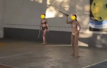 Xôn xao clip 2 cô gái mặc bikini chơi pickleball giữa trời nắng nóng, dân mạng tranh cãi dữ dội