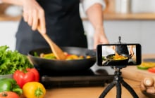 Vì sao nhiều người thích xem video nấu ăn dù không hề vào bếp?