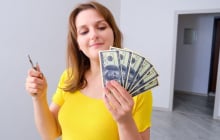 Phụ nữ tự chủ tài chính bằng cách tích trữ vàng và kinh doanh
