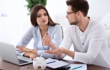 Phụ nữ tự chủ tài chính trong hôn nhân, không phụ thuộc vào chồng