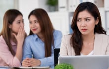 Đồng nghiệp có những biểu hiện này, hãy cẩn trọng khi làm việc cùng: Đừng quá cả tin kẻo tự rước rắc rối