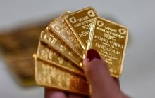 Giá vàng hôm nay 1/8: Vàng thế giới 'rơi tự do', vàng nhẫn DOJI và Bảo Tín sụt giảm nửa triệu đồng
