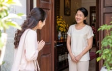 Người EQ cao rất tránh làm 5 điều này khi tới nhà người khác vào tháng 7 âm lịch