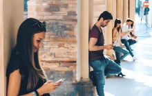 Cô đơn giữa thời đại kết nối: Cách nền kinh tế lấp đầy khoảng trống