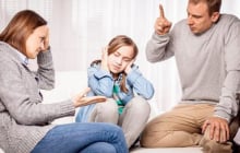Cha mẹ khiến con tổn thương cảm xúc bằng cả lời nói và sự im lặng