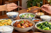 Vì sao người xưa dặn khi ăn cơm tránh gắp nối đũa, tuyệt đối không cắm đũa thẳng vào bát?