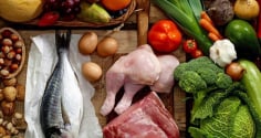 Phụ nữ sau 40 ăn gì để da căng bóng, chậm lão hóa?
