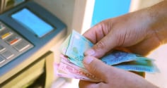 Thay đổi hạn mức rút tiền, mỗi ngày người dân được rút tối đa bao nhiêu tiền?
