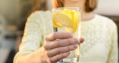 Cách uống nước chanh giảm cân, không sợ xót ruột