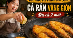 Vắt nước cốt chanh vào chảo, cá rán vàng giòn đều cả 2 mặt