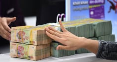 Có 200 triệu nên mua vàng hay gửi tiết kiệm để thu lợi nhuận cao hơn?