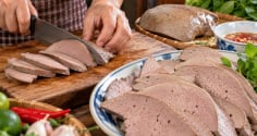Mẹo luộc gan heo trắng hồng, không khô bở