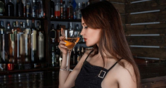 Phụ nữ uống say bên ngoài nghĩ đến điều gì? Đa phần đều nhớ đến điều này nhưng không nói ra