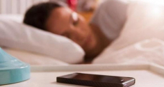 5 vật dụng ở đầu giường 'hút cạn' sức khỏe, càng ngủ càng mệt, hóa ra vì lý do này